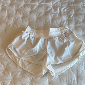 Lululemon White Hotty Hot High-Rise Lined Short 2.5"